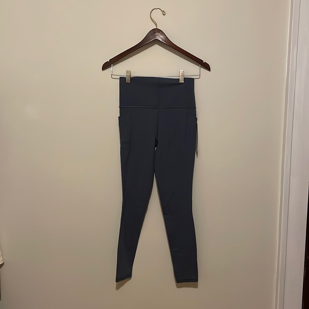 Athleta Salutation Stash Tight Xs